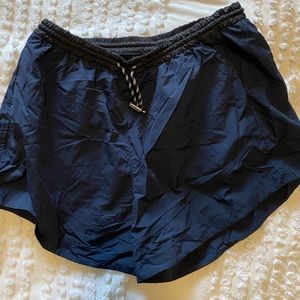 Lululemon Navy/Black Shorts, size 8